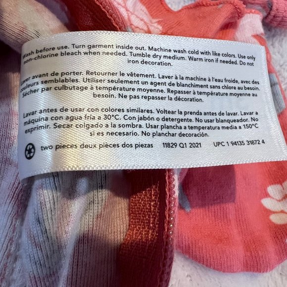 Carter's BRAND NEW 5 Piece Set - PJs, Hat, Gloves and Bb NWT - Picture 4 of 8